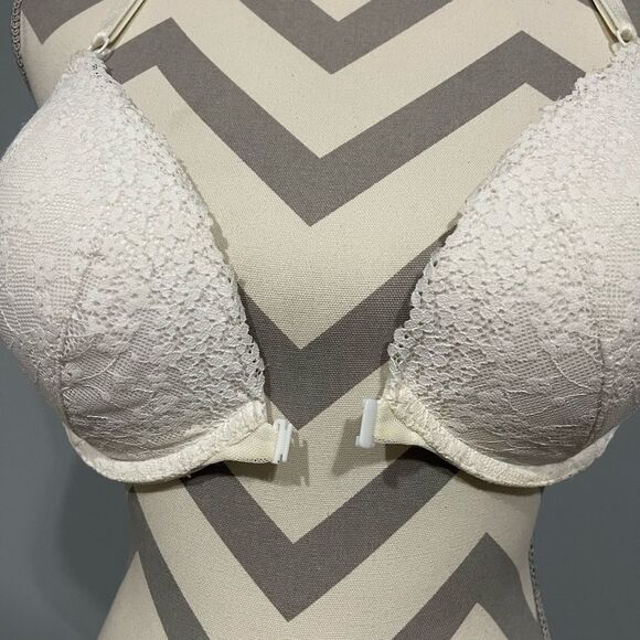 Victorias Secret Bra 36C - Picture 7 of 10